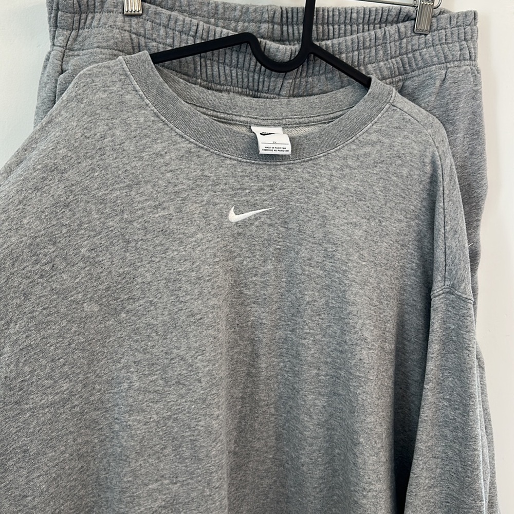 Nike- sweatsuit (SET) - Picture 3 of 8